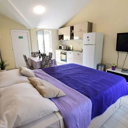 In - Riviera 39688 Апартаменты Задар
